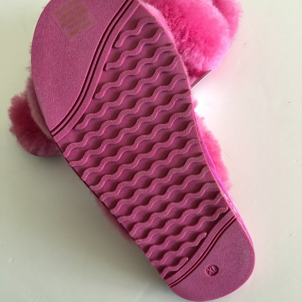 ASPEN Girls Crisscross Sheepskin Slippers XL Hot Pink - Picture 4 of 6